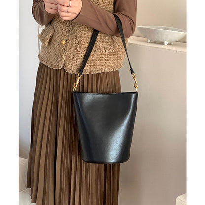 Niche high-end light luxury bucket bag women's genuine leather bag new simple small crossbody bag commuter shoulder bag