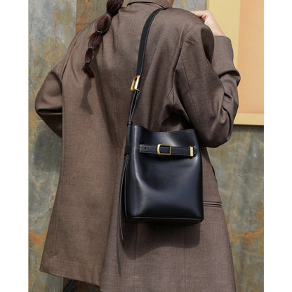 Niche design tote bucket bag women's leather crossbody bag 2024 new genuine leather women's bag high-end shoulder bag