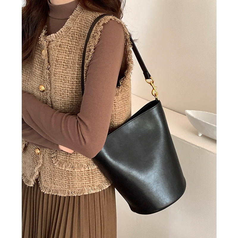 Niche high-end light luxury bucket bag women's genuine leather bag new simple small crossbody bag commuter shoulder bag