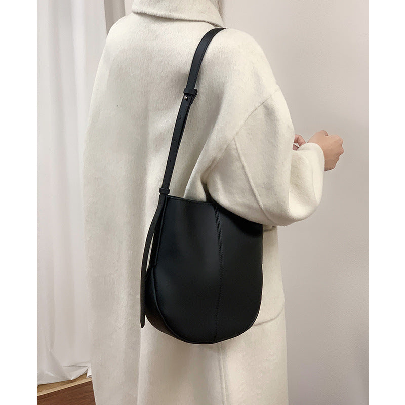 Large capacity cowhide bucket bag women's new simple tote bag commuter women's bag genuine leather crossbody bag shoulder bag