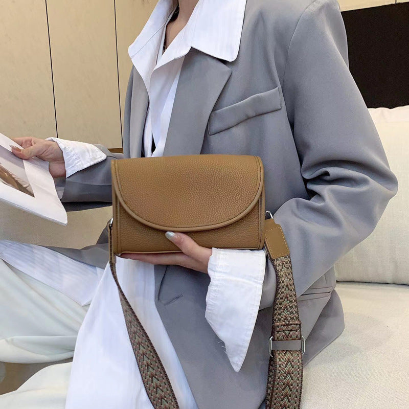 Spring and Summer New Style Wide Shoulder Strap Crossbody Bag Fashion Genuine Leather Women's Bag Shoulder Bag Women's Casual Versatile Small Square Bag