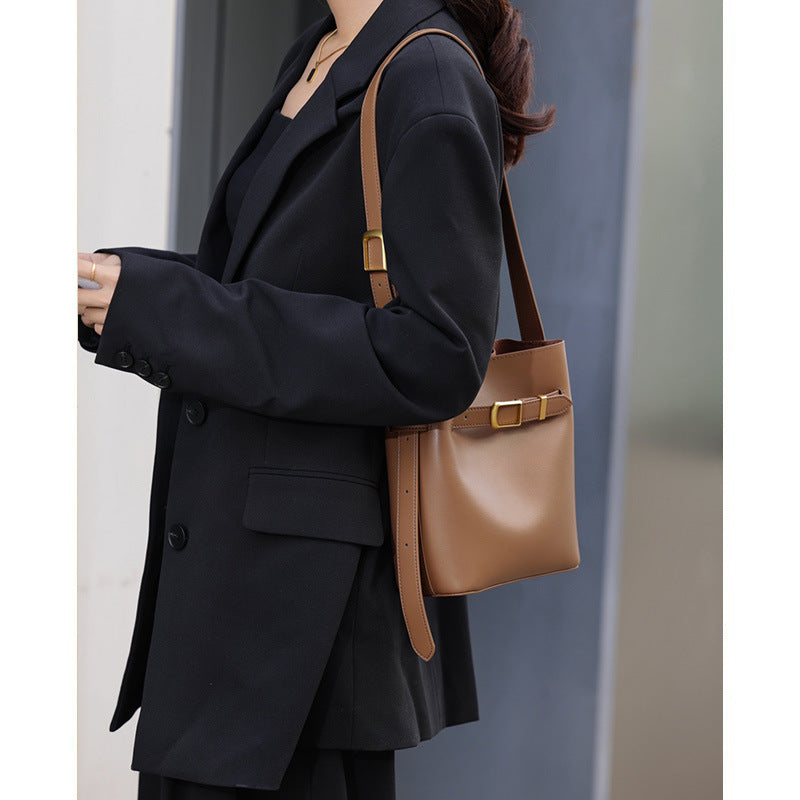 Niche design tote bucket bag women's leather crossbody bag 2024 new genuine leather women's bag high-end shoulder bag