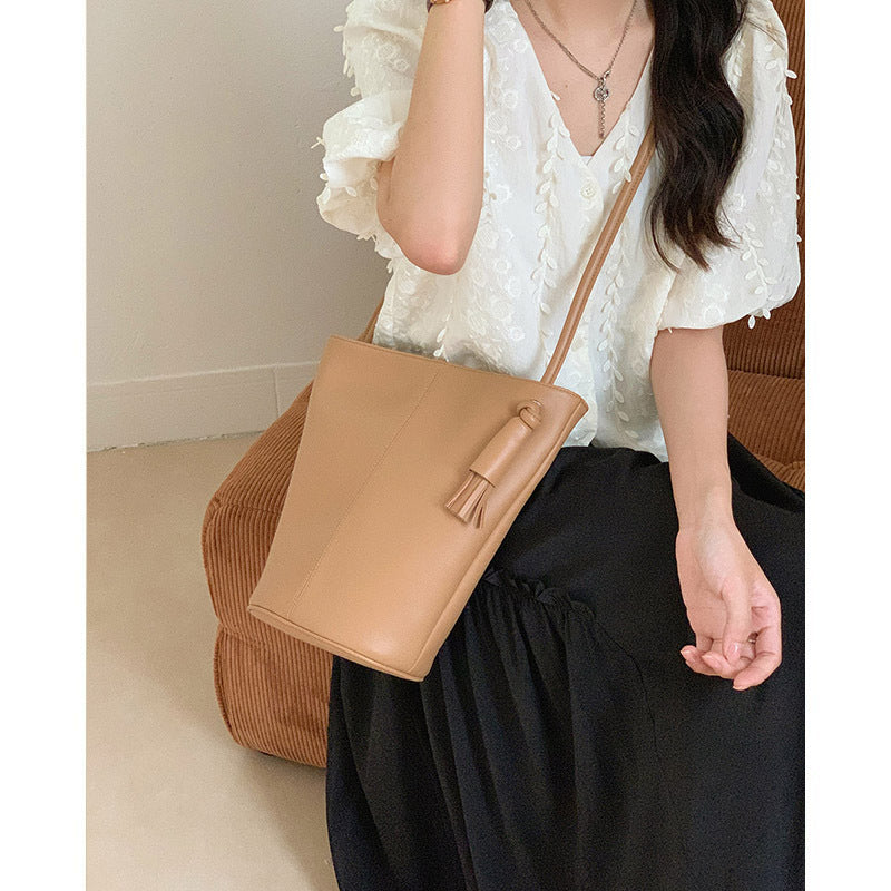 Crossbody Bucket Bag Women's Genuine Leather Large Capacity Women's Bag New Simple Commuting Large Bag Versatile Women's Shoulder Bag