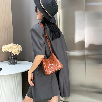 Bucket bag 2024 new style cowhide woven bag portable vegetable basket bag crossbody bag high-end genuine leather women's bag