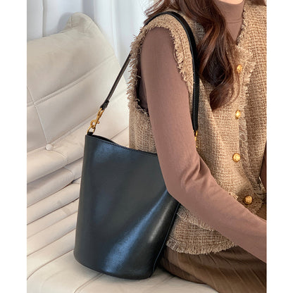 Niche high-end light luxury bucket bag women's genuine leather bag new simple small crossbody bag commuter shoulder bag