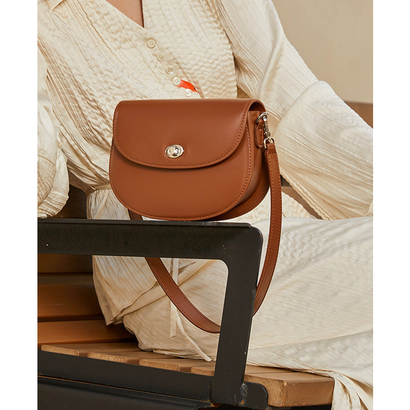 One-shoulder armpit bag for women, new commuter bag, genuine leather saddle bag, high-end niche cowhide crossbody bag