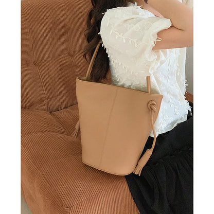 Crossbody Bucket Bag Women's Genuine Leather Large Capacity Women's Bag New Simple Commuting Large Bag Versatile Women's Shoulder Bag